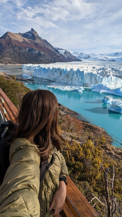 Alexandra looking out over the Perito Moreno glacier